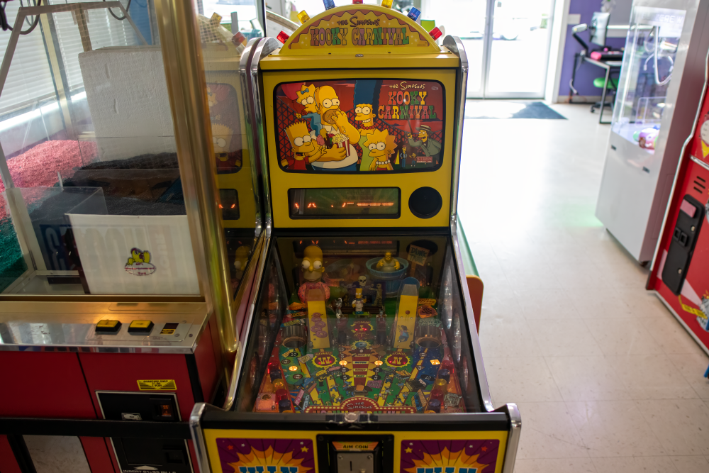Picture of Simpsons Pinball machine at 6R's entertainment yard