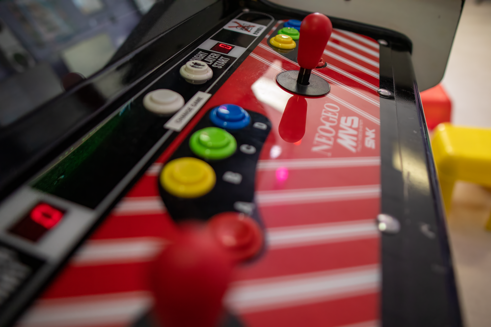 Picture of control panel of an MVS arcade cabinet at 6R's entertainment yard